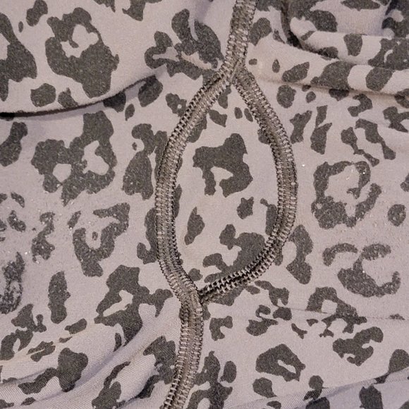 Athleta Salutation Stash II Capri Size SP Grey Black Leopard Print Tight Legging - Picture 8 of 8